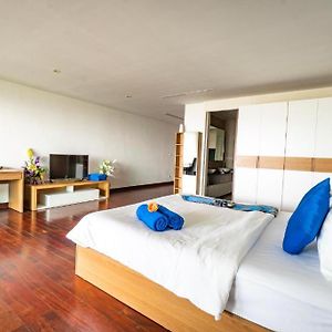 One-Bedroom King Suite